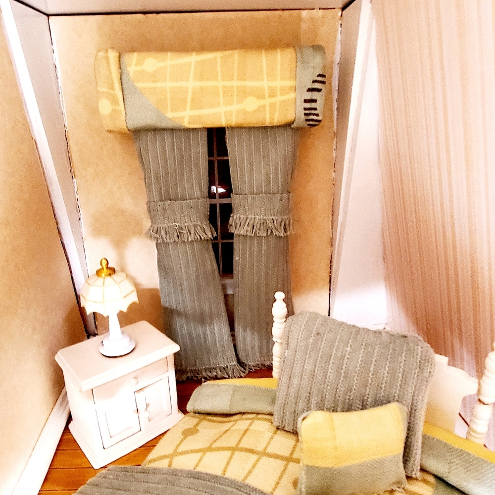Dollhouse Miniature Bedding - Picture 11 of 13